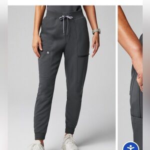 Fabletics onyx gray medium short / petite high-rise on-call jogger scrubs